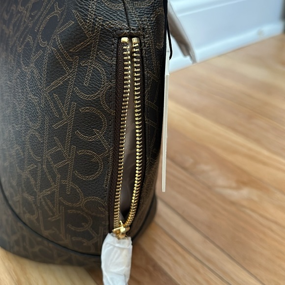 Calvin Klein Shoulder bag - Picture 6 of 10